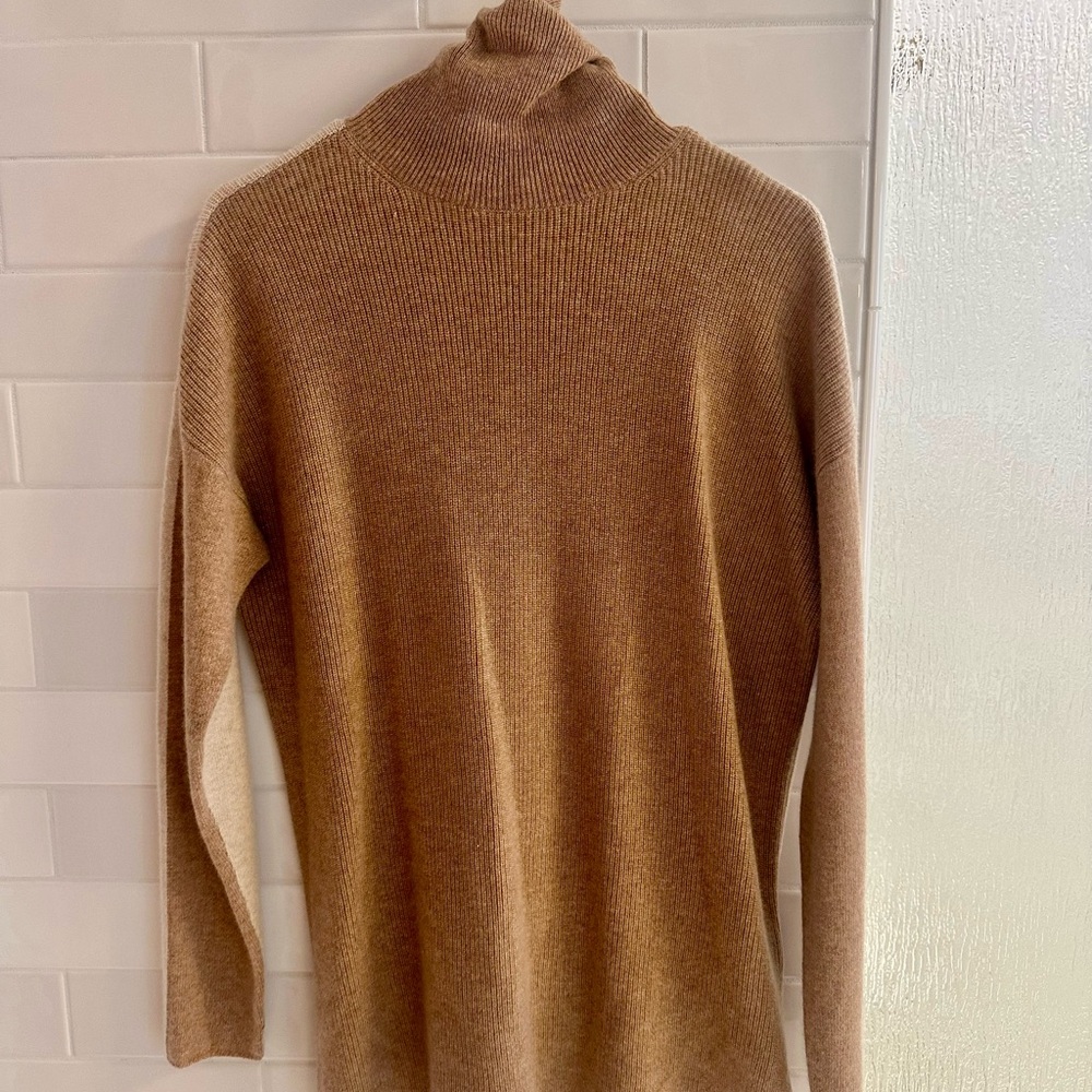 Cozy Vineyard Vines Brown Turtleneck Sweater